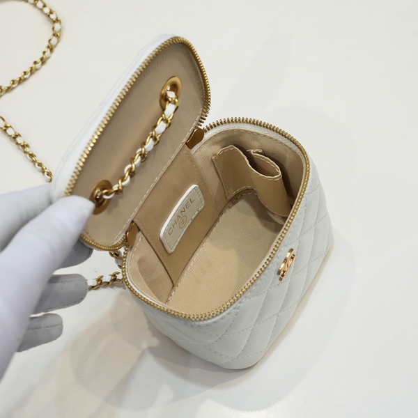 シャネルバッグ着用イメージ